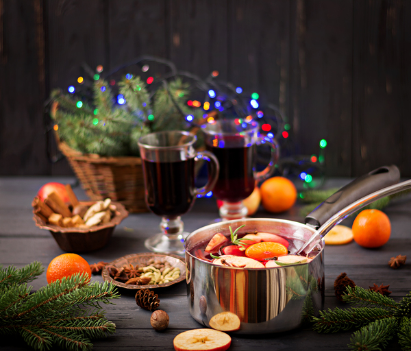christmas-mulled-wine-and-spices.jpg